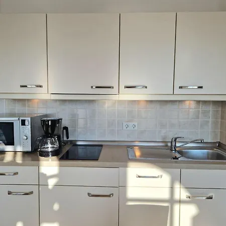 Mit Balkon In Sonniger Sued-west-lage In Apartment Sellin (Rugen)