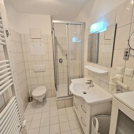 Mit Balkon In Sonniger Sued-west-lage In Apartment Sellin (Rugen)